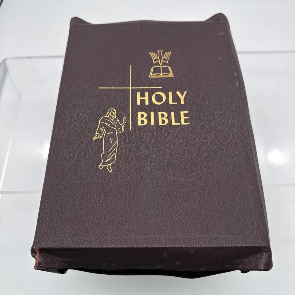Vtg The Catholic Press Holy Family Edition of the Holy Bible 1950 Printed In USA